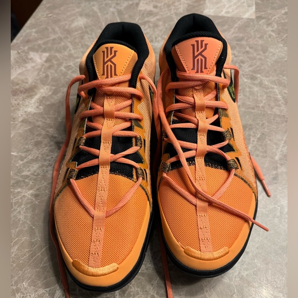 Nike Kyrie Flytrap 6 Basketball Shoes size - Picture 2 of 9